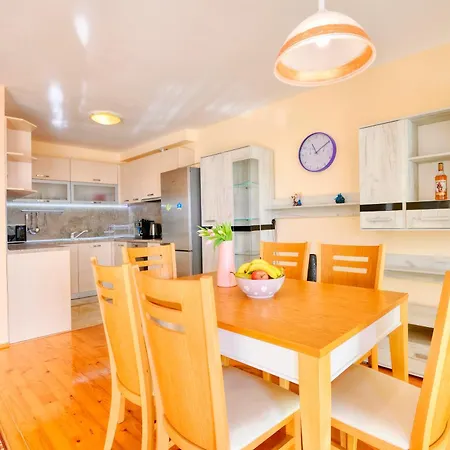 בית הארחה Makeli רוגאצ'בו