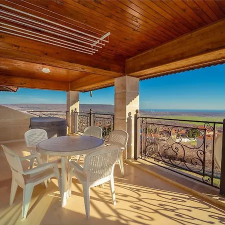 Makeli Къща за гости 4*